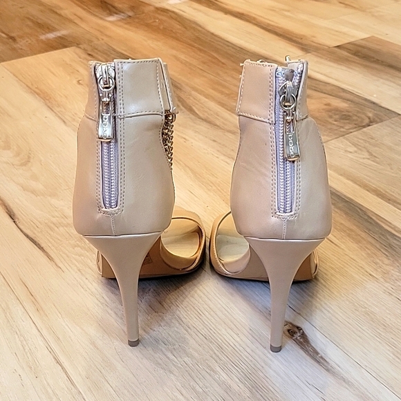 bebe Lorina High Heel Chain Pump Natural Size 9 - Picture 4 of 6